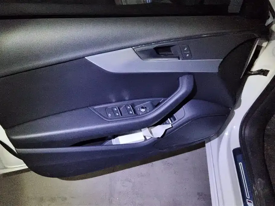 Audi A4L 2021 из CN, фото 7