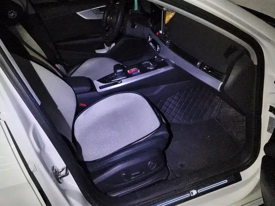Audi A4L 2021 из CN, фото 8