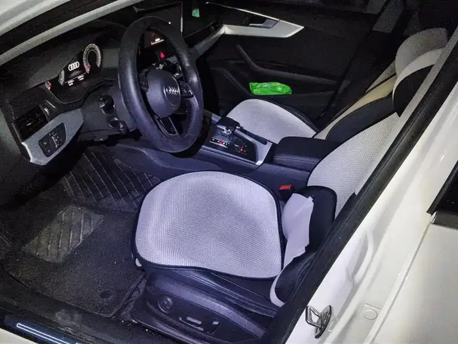 Audi A4L 2021 из CN, фото 9