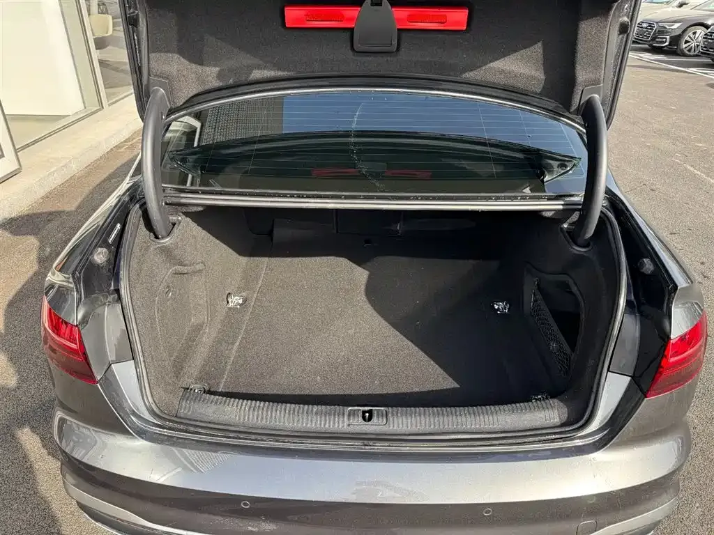 Audi A4L 2023 из CN, фото 10