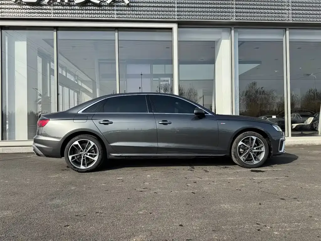 Audi A4L 2023 из CN, фото 3