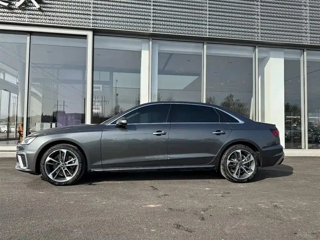 Audi A4L 2023 из CN, фото 4