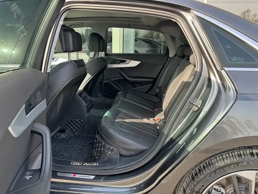 Audi A4L 2023 из CN, фото 8