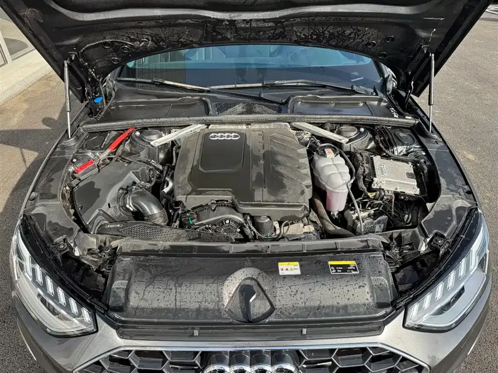 Audi A4L 2023 из CN, фото 9