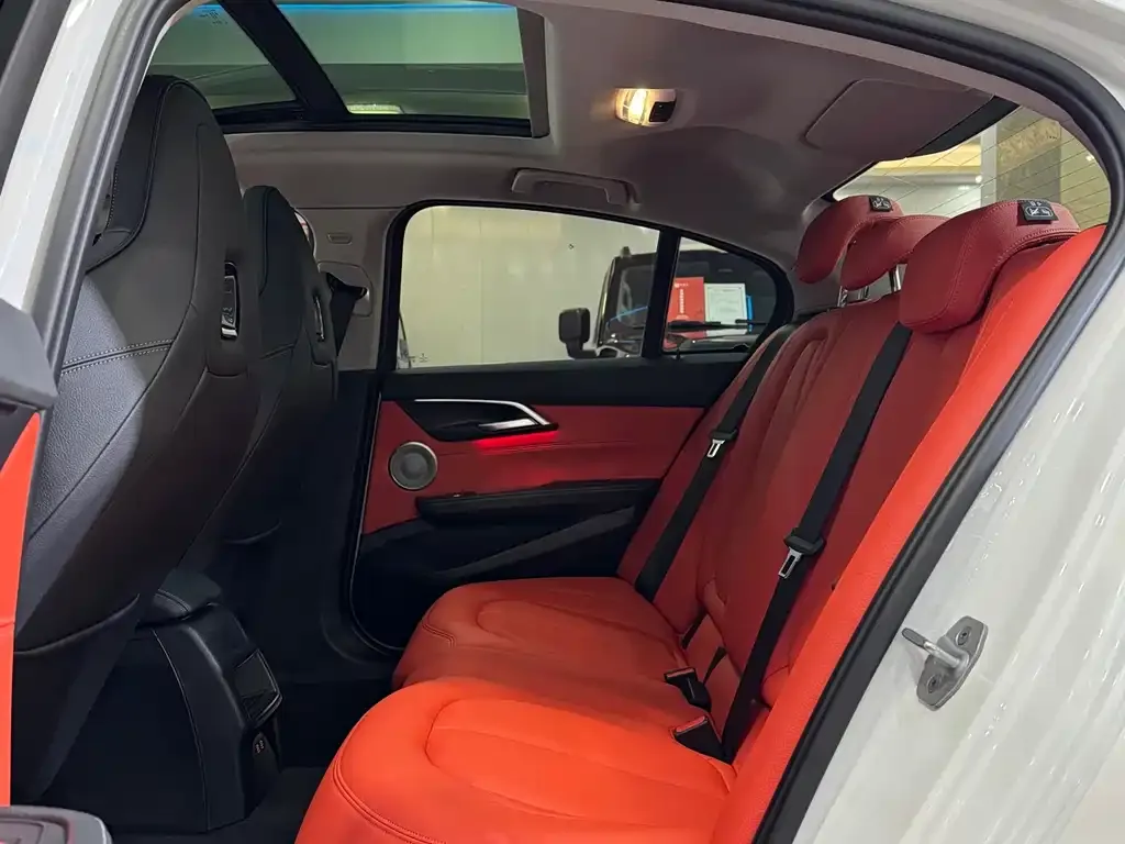BMW 1 Series 2023 из CN, фото 6