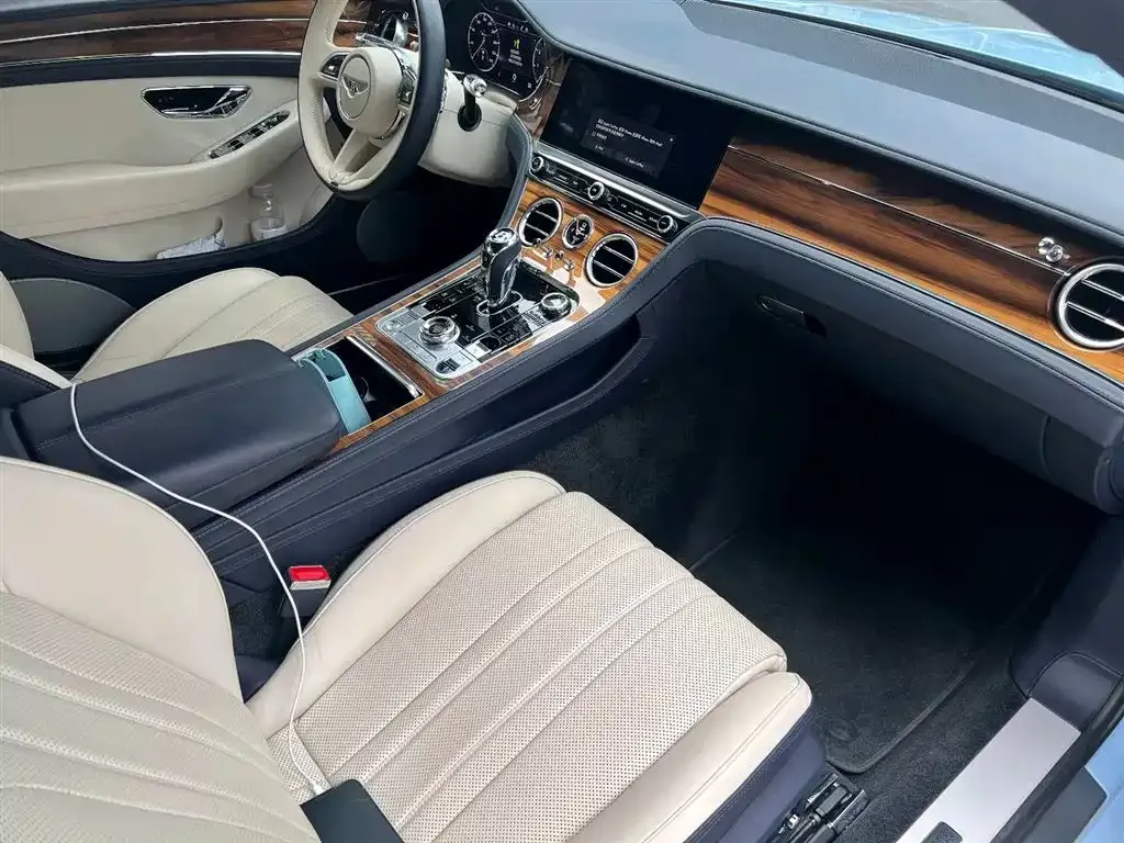 Bentley Continental 2021 из CN, фото 4