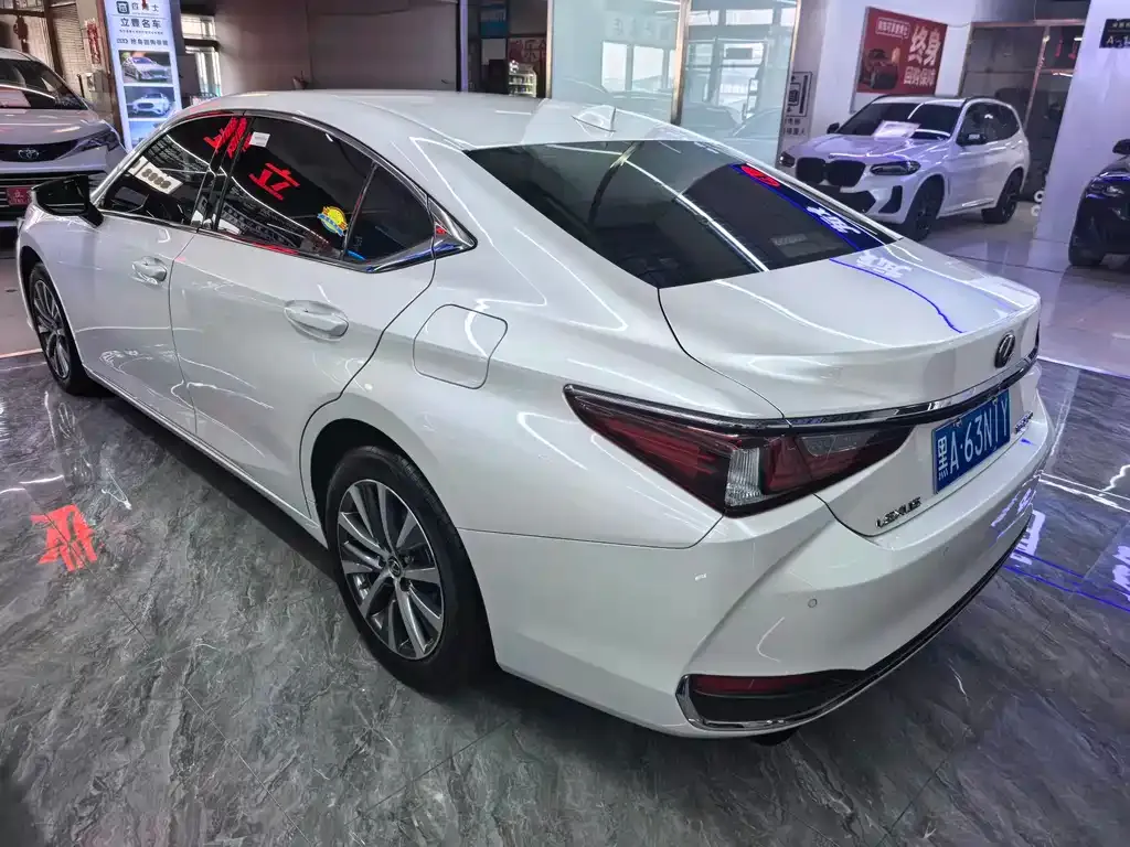 Lexus ES — фото 4
