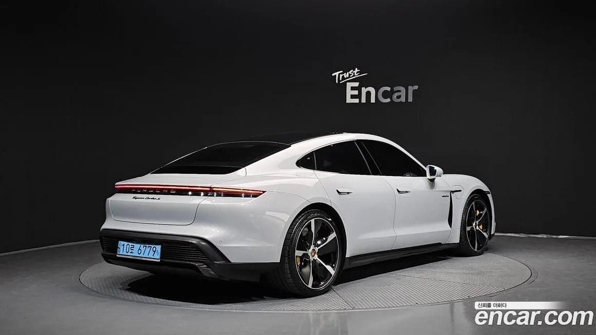 Porsche Taycan 2021 из KR, фото 2