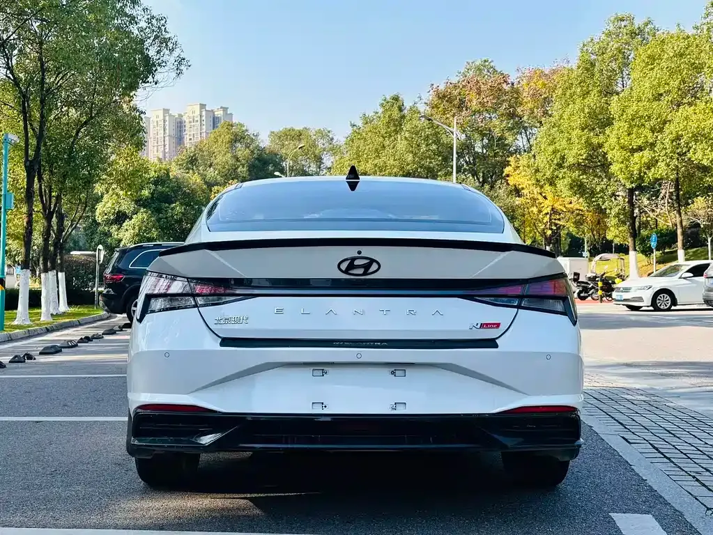 Hyundai Elantra — фото 10
