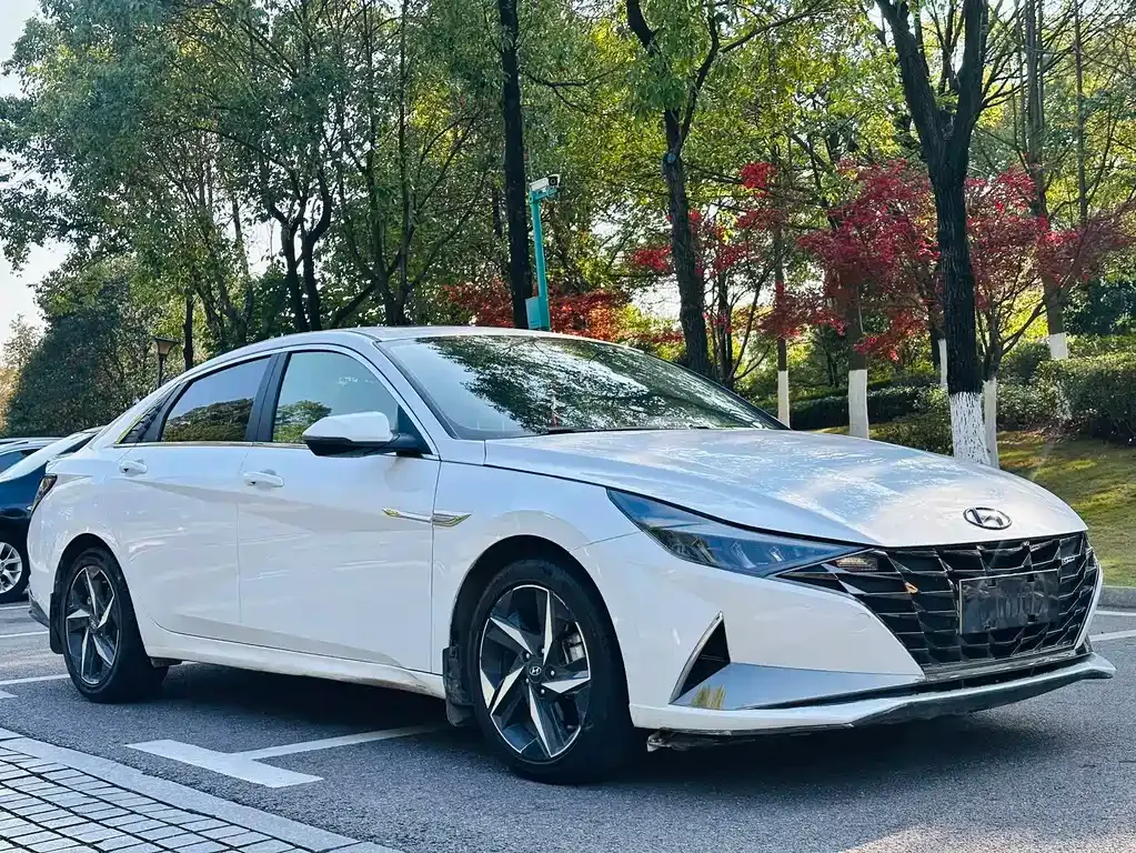 Hyundai Elantra — фото 2