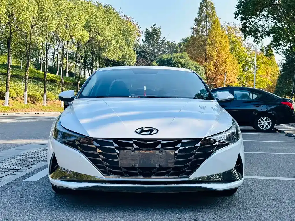 Hyundai Elantra — фото 3