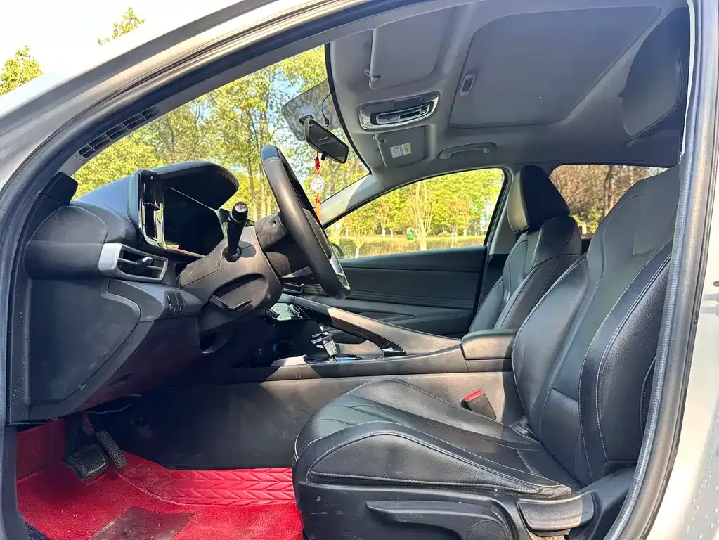 Hyundai Elantra — фото 4