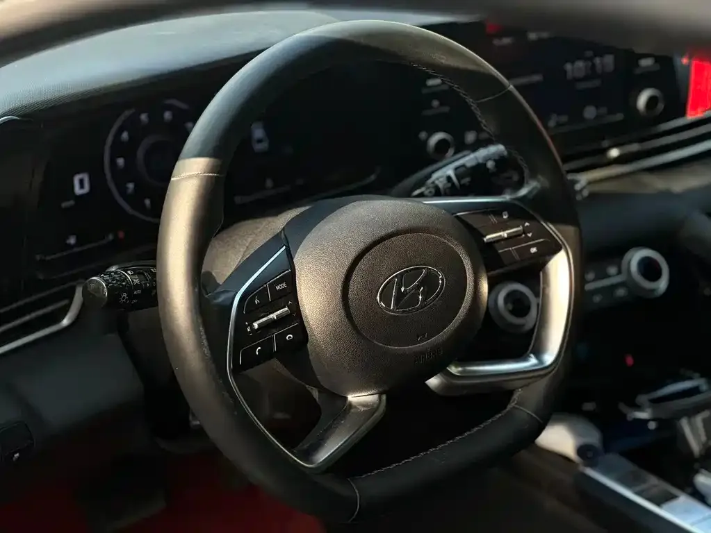 Hyundai Elantra — фото 6