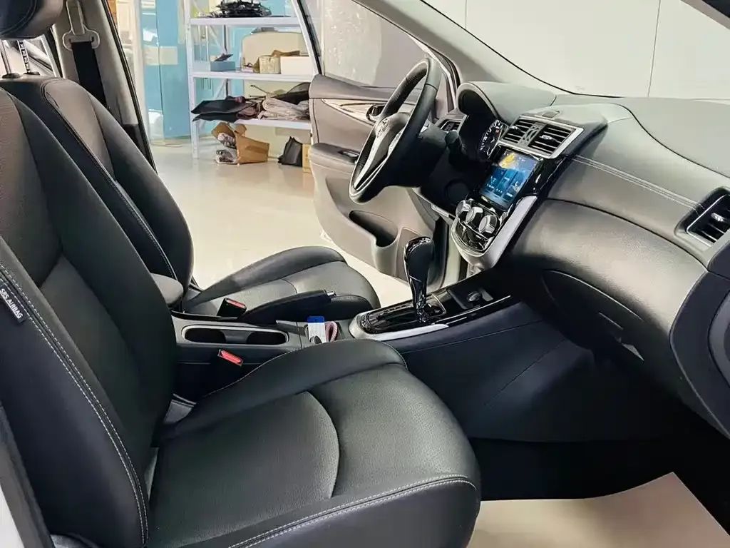 Nissan Tiida 2022 из CN, фото 6