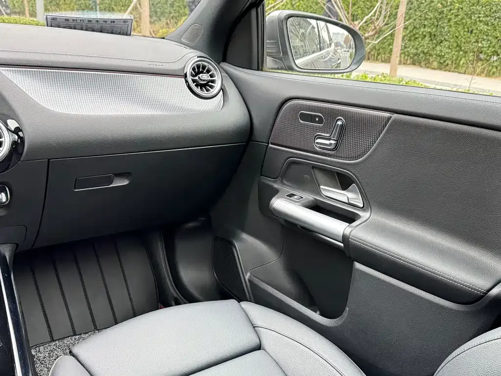 Mercedes-Benz GLA 2023 из CN, фото 10