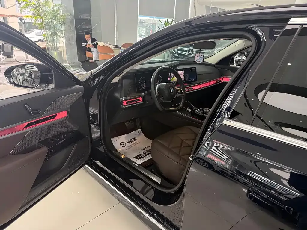 BMW 7 Series 2023 из CN, фото 4