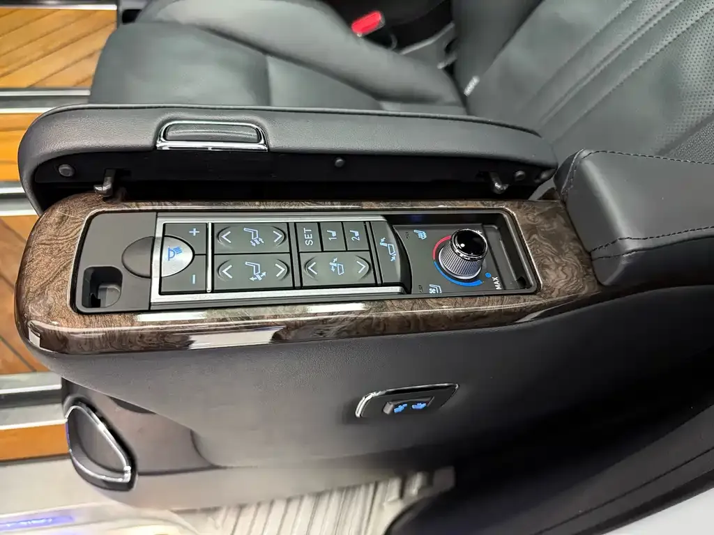 Toyota Alphard 2022 из CN, фото 10