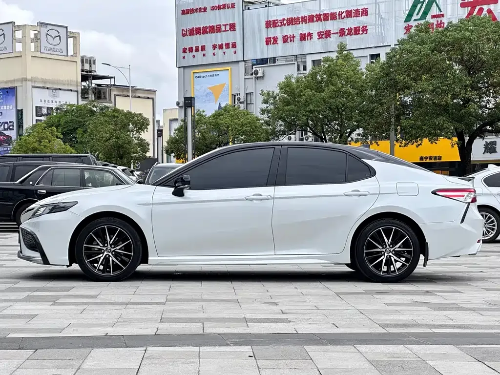 Toyota Camry — фото 6