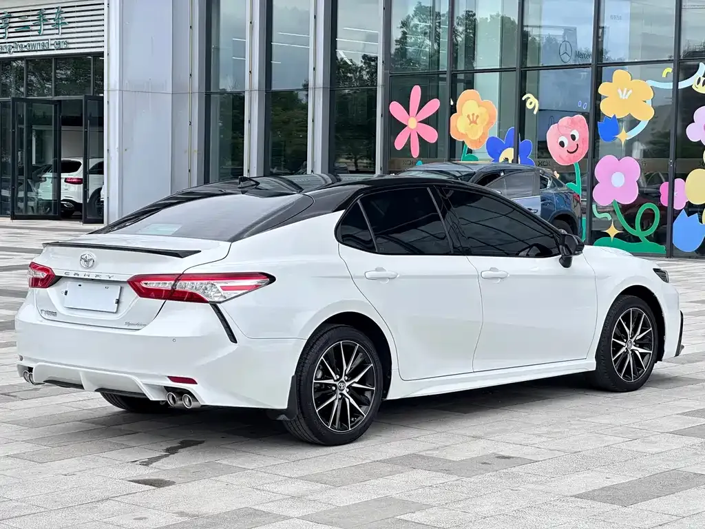 Toyota Camry — фото 9