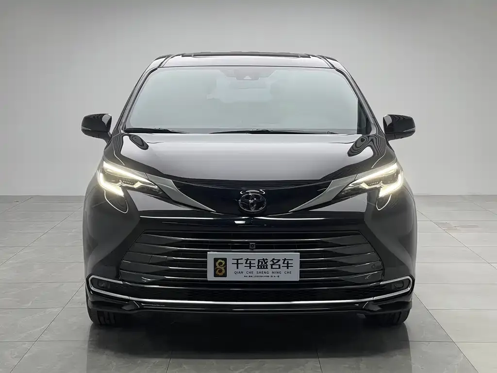 Toyota Sienna 2025 из CN, фото 2