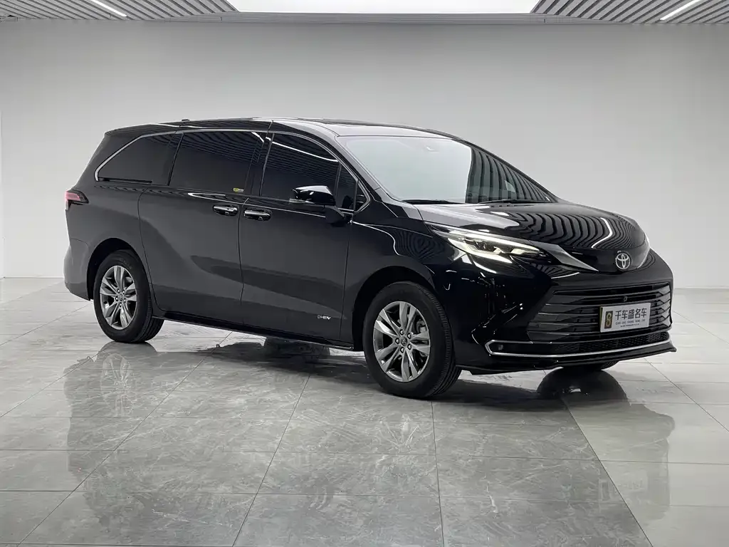 Toyota Sienna 2025 из CN, фото 3