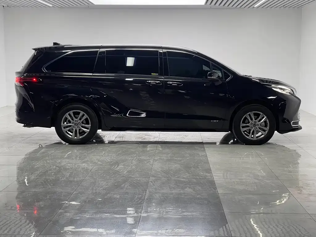 Toyota Sienna 2025 из CN, фото 8