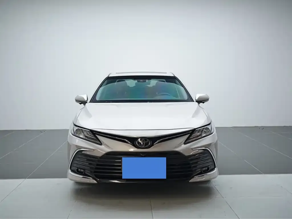 Toyota Camry — фото 2