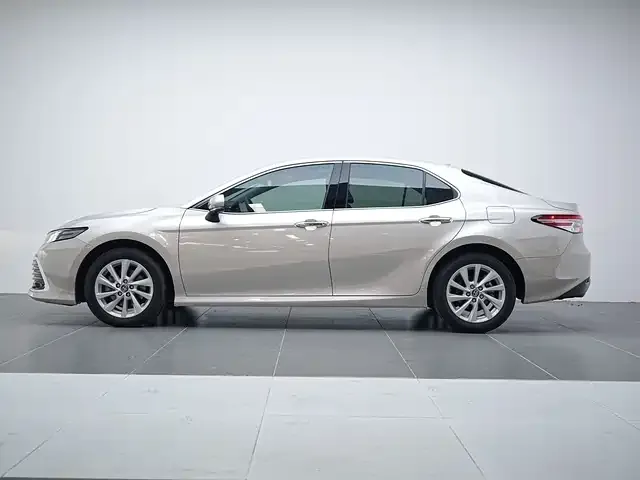 Toyota Camry — фото 4