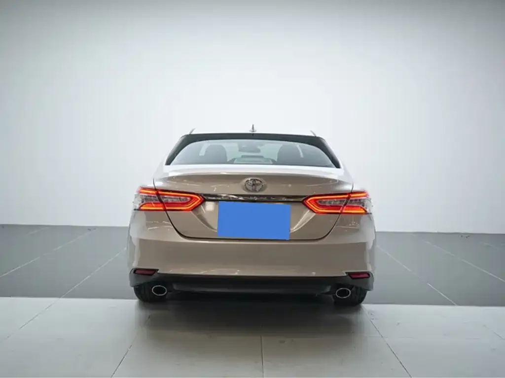 Toyota Camry — фото 6