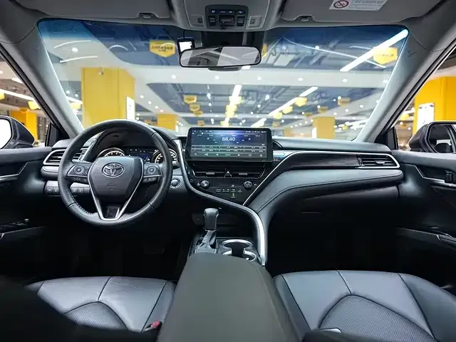 Toyota Camry — фото 8