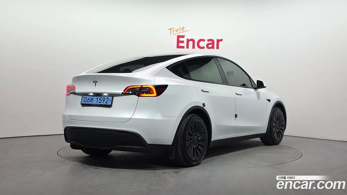 Tesla Model Y 2024 из KR, фото 2