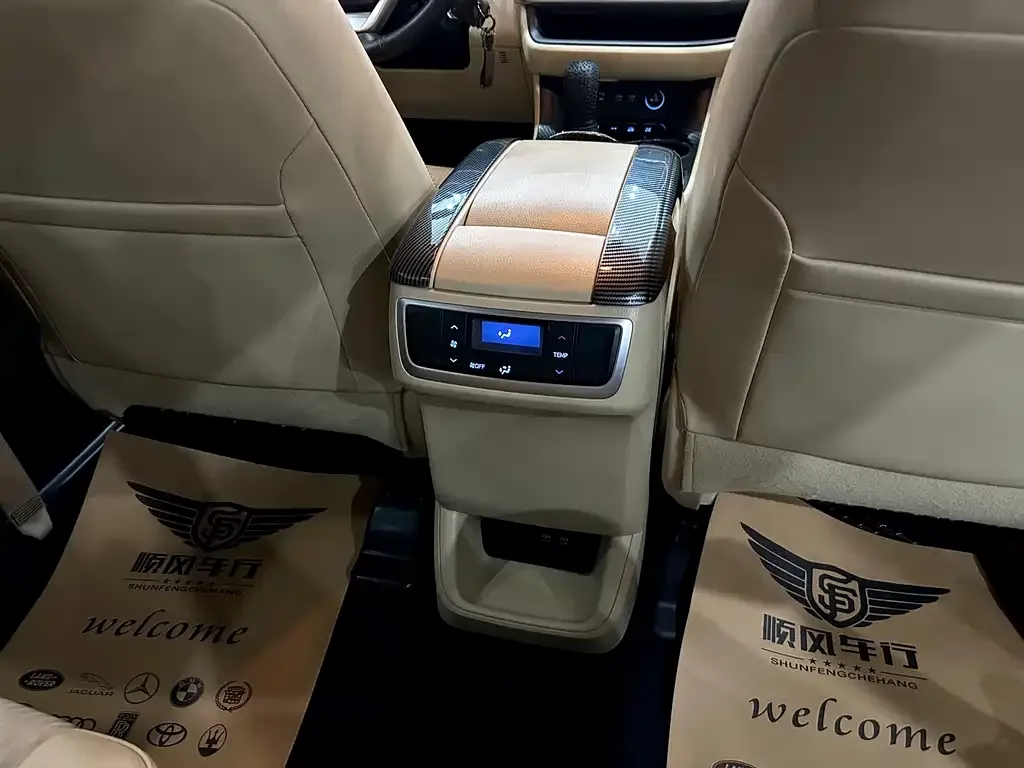 Toyota Highlander — фото 7