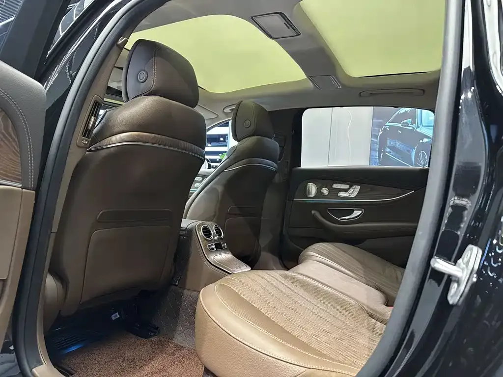 Mercedes-Benz E-Class 2023 из CN, фото 6