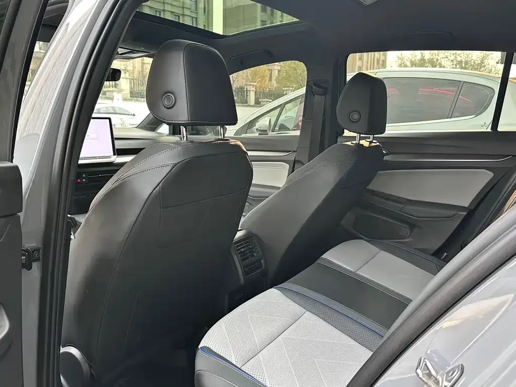 Volkswagen Golf 2025 из CN, фото 5