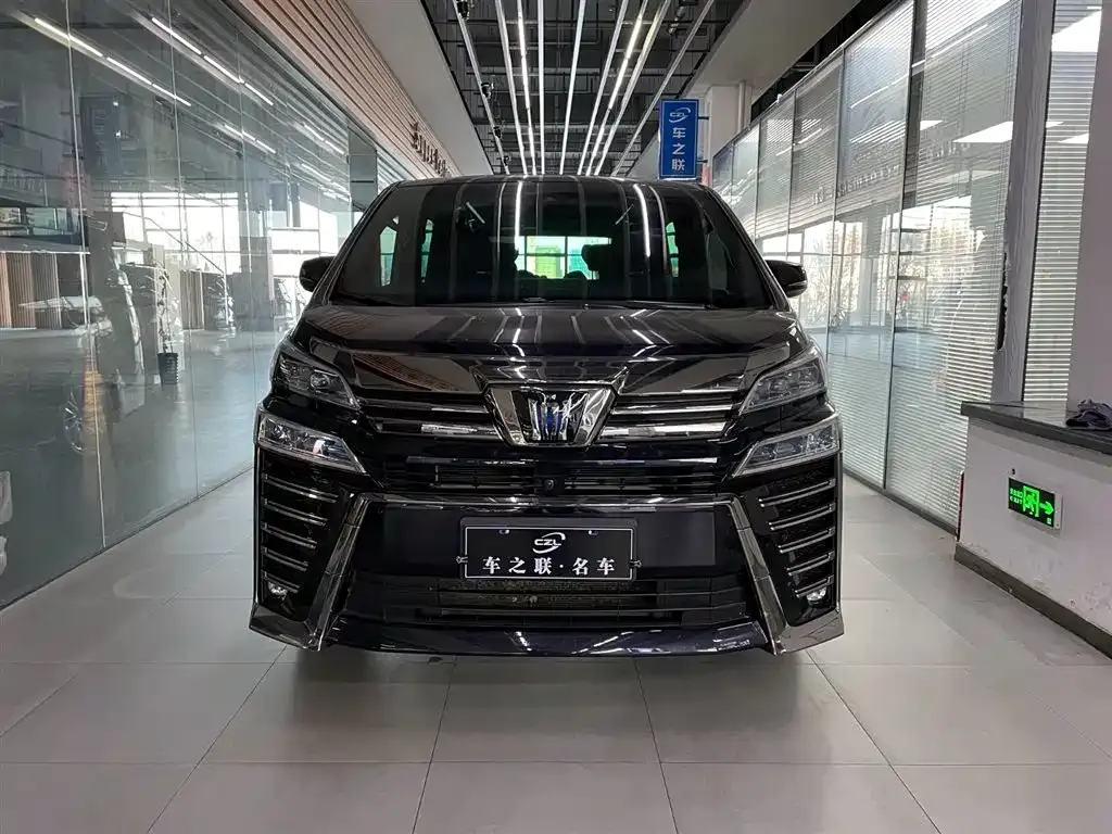 Toyota Vellfire — фото 2