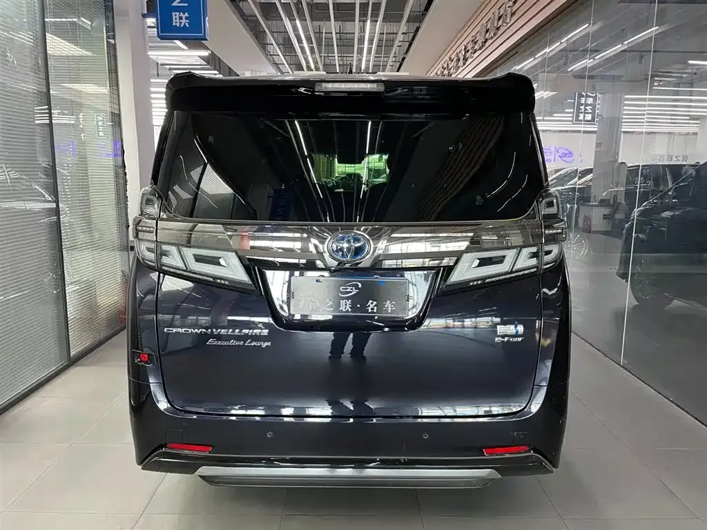 Toyota Vellfire — фото 5