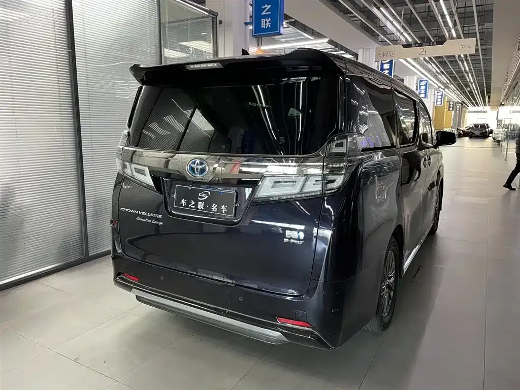 Toyota Vellfire — фото 6