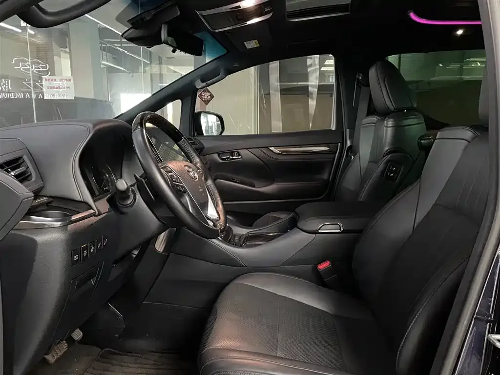 Toyota Vellfire — фото 8