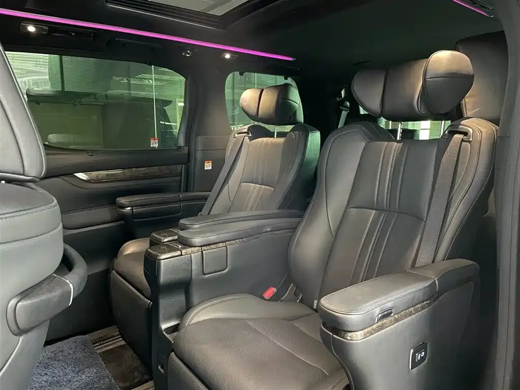 Toyota Vellfire — фото 9