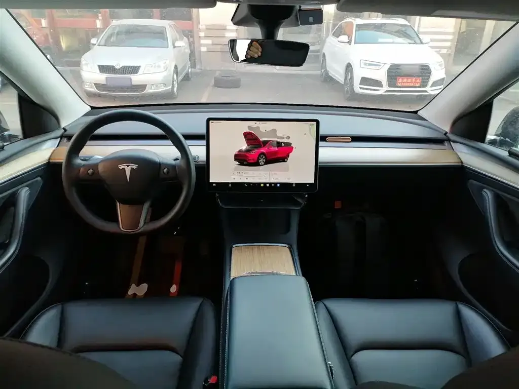 Tesla Model Y — фото 10