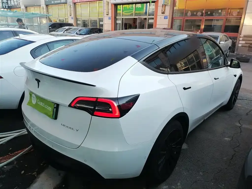 Tesla Model Y — фото 7