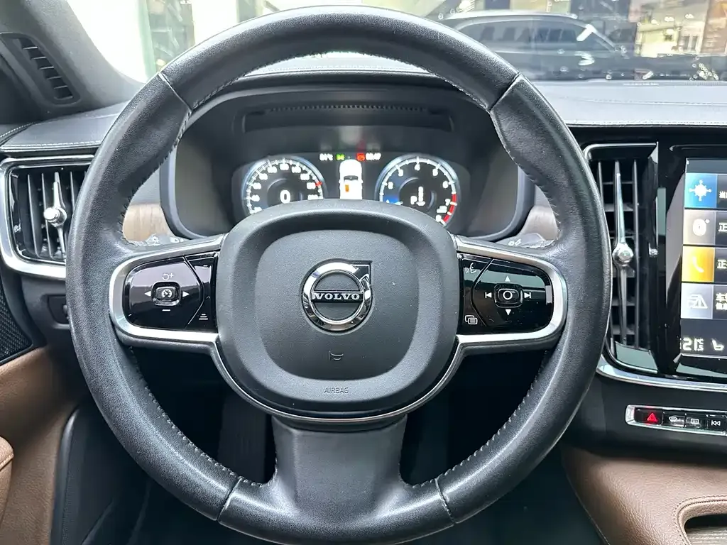 Volvo S90 — фото 10