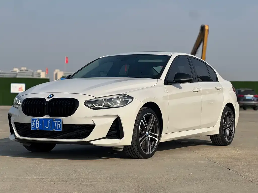 BMW 1 Series 2022 из CN, фото 1