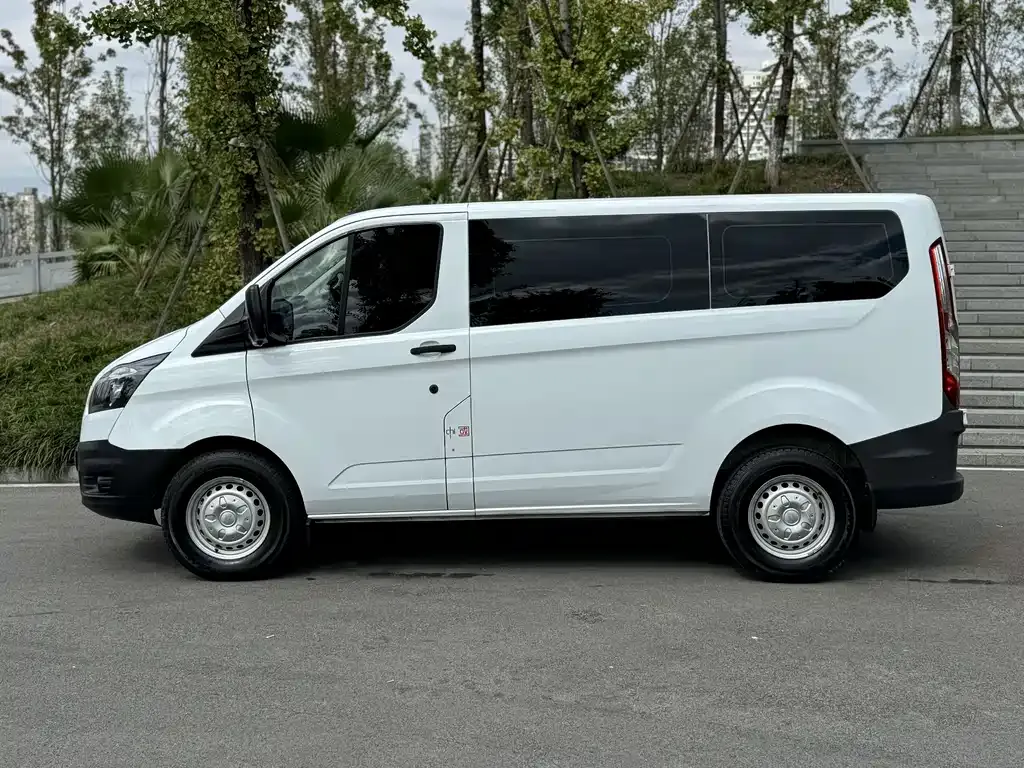 Ford Transit — фото 3