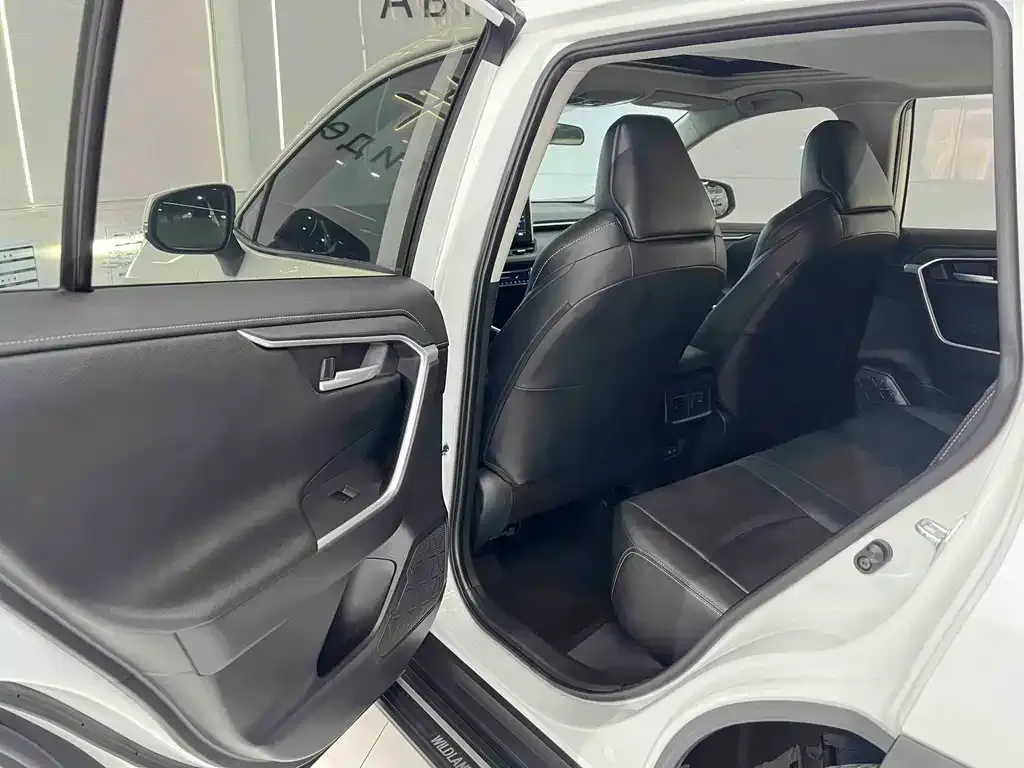 Toyota Wildlander 2022 из CN, фото 8