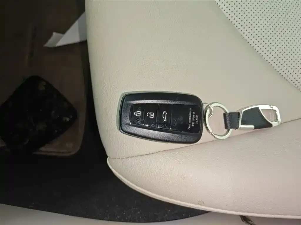 Toyota Camry 2021 из CN, фото 9