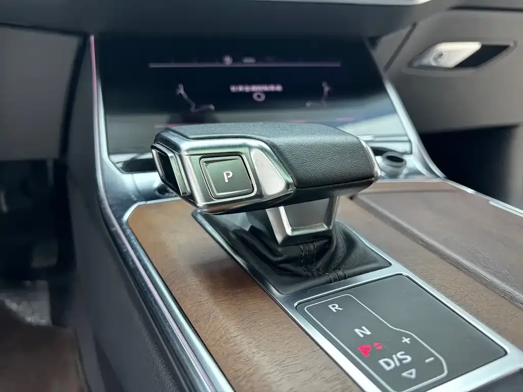 Audi A6L 2023 из CN, фото 10