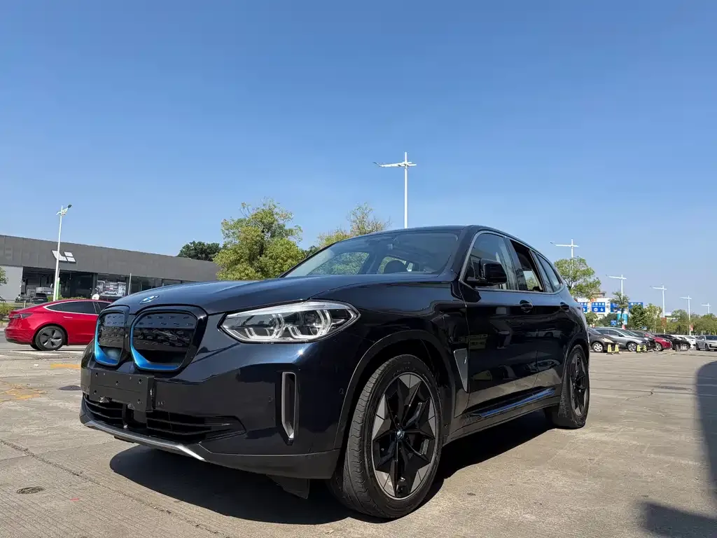 BMW iX3 — фото 1