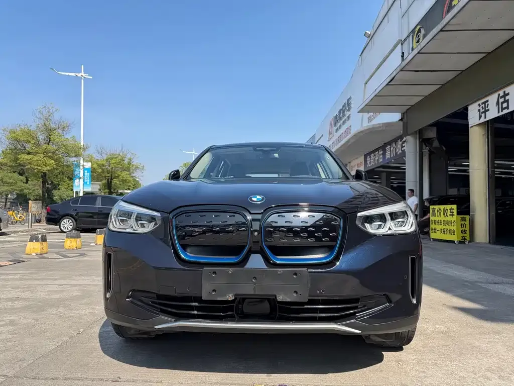 BMW iX3 — фото 3