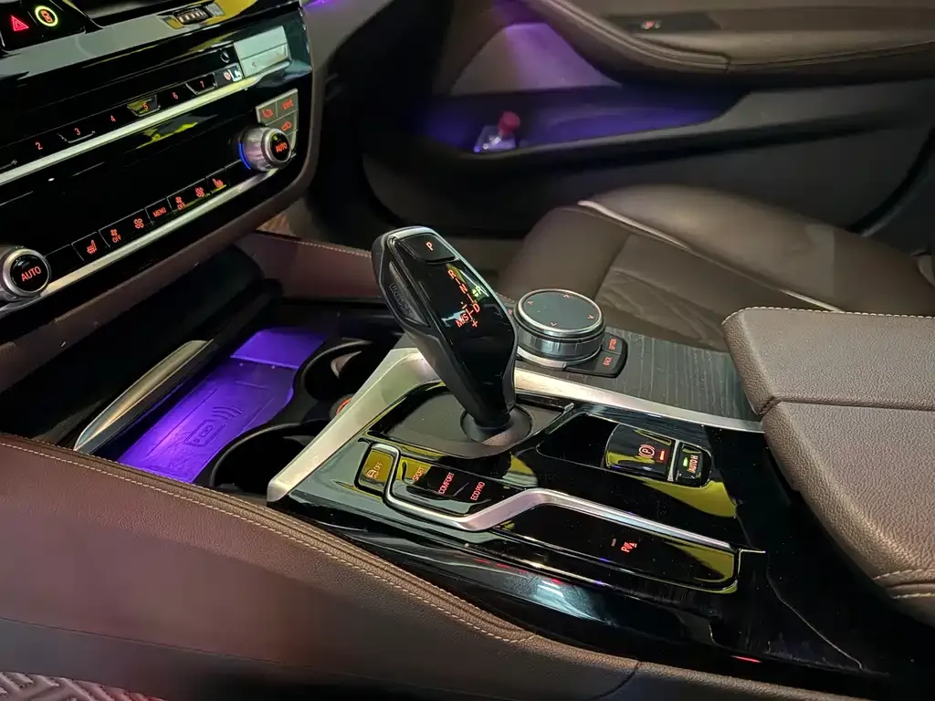 BMW 5 Series 2023 из CN, фото 6